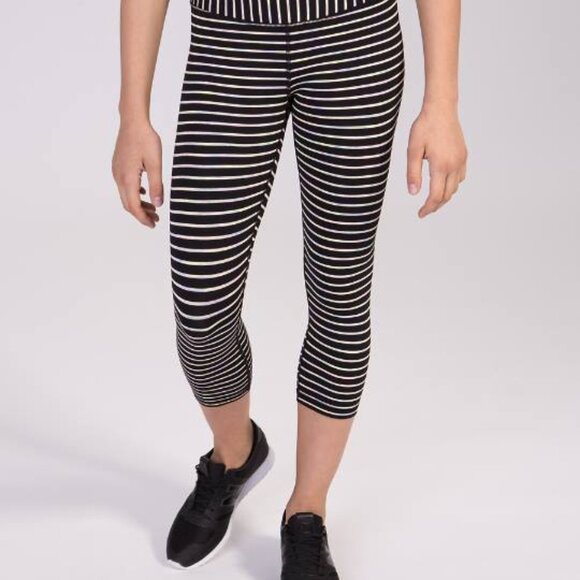 Ivivva Girl by Lululemon 🍋Rhythmic Crop*Luxtreme stripes black white size 12 - Picture 2 of 6